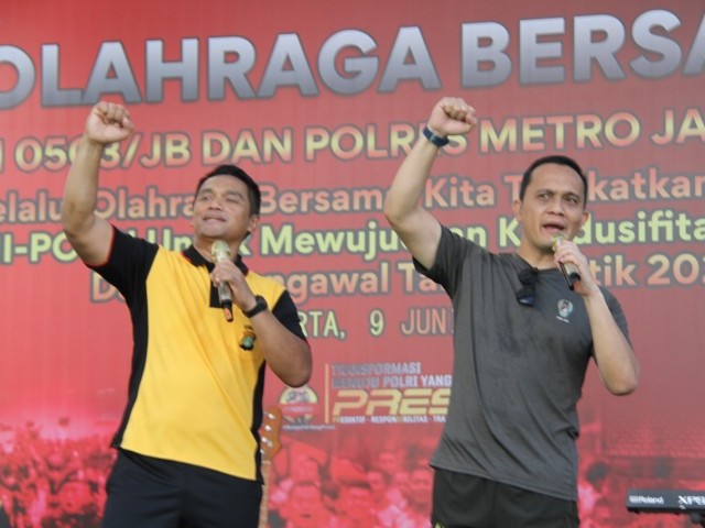 Sinergitas TNI-Polri, Personil Kodim 0503/JB dan Polres Jakbar Olah Raga Bersama