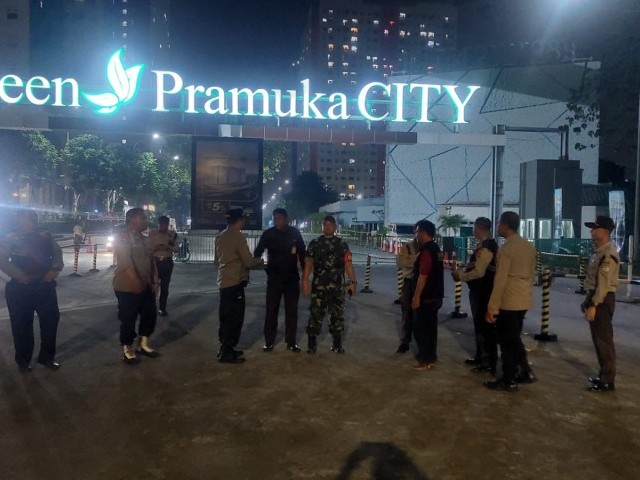 Berikan Rasa Aman Dan Nyaman, Koramil-06/CP Kodim-0501/JP Gelar Patroli Gabungan Bersama Tiga Pilar