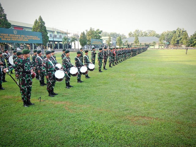 Batalyon Infanteri Mekanis 202/Tajimalela Gelar Upacara Bendera Mingguan