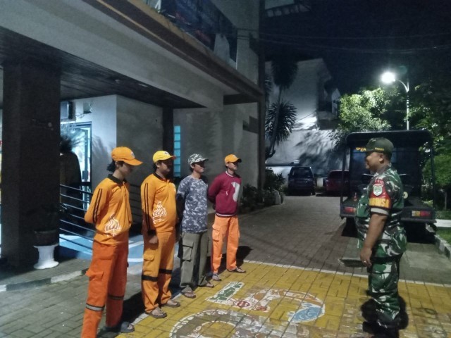 Terus Antisipasi Aksi Tawuran Remaja, Babinsa Koramil 05/KJ Bersama Mitra Jaya Patroli Wilayah Binaan