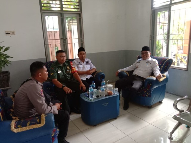 Babinsa Tipar Lakukan Serter Bersama Kades Bahas Pelayanan Masyarakat
