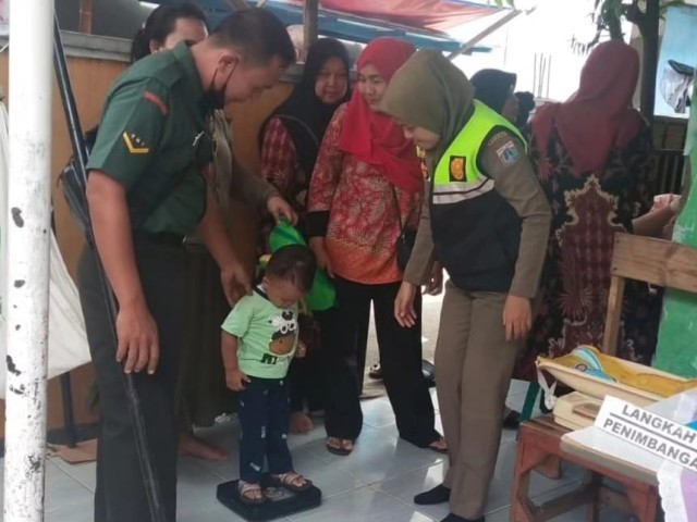 BABINSA KORAMIL 06/KD BANTU KEGIATAN POS PELAYANAN TERPATU (POSYANDU)