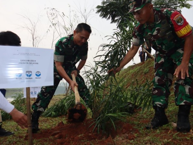 Dandim 0504/JS Hadiri Penanaman Pohon Untuk Udara Bersih Jakarta di Waduk Brigif