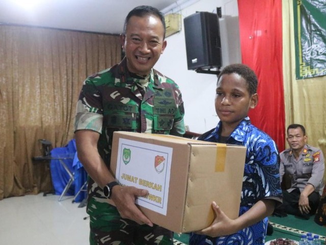 Jumat Berkah, Danrem 052/Wkr Berikan Bantuan Kepada Yayasan Pondok Kasih Karunia Agape