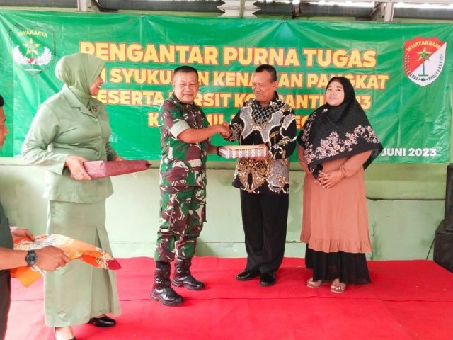 Danramil 12/Rajeg Lepas Personil Yang Purna Tugas