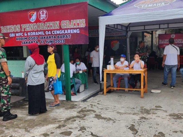 Koramil 04/Cengkareng Bersama GBI WFC Menyelenggarakan Baksos Pengobatan Gratis