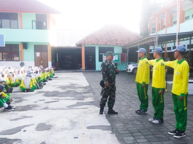 Babinsa Harapan Jaya, Bina Mental Dan Karakter Pelajar Melalui Giat Army Go To School