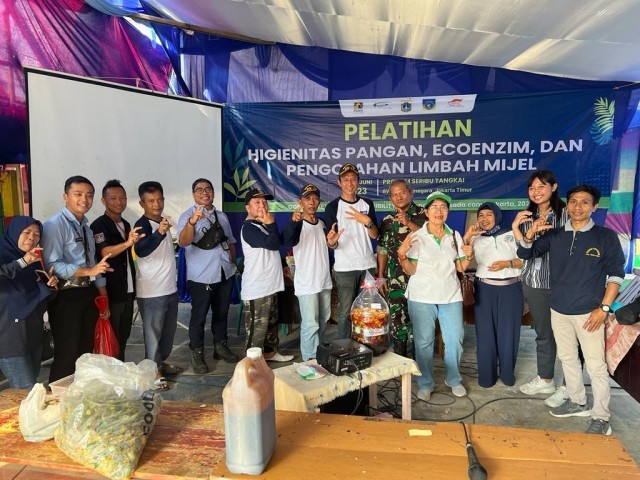 Edukasi Pelatihan Eco Enzyme Kepada PKK RW.12 Kel. Jatinegara Cakung
