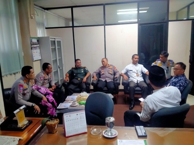 Danramil 02/Tambora Kapten CHB Wahidin Hadiri Rapat Koordinasi Tiga Pilar Kecamatan Tambora