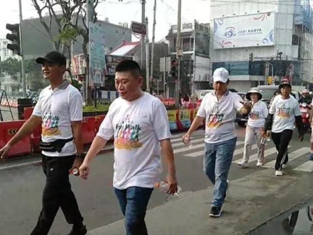 Danramil 01/Tamansari bersama Kapolsek dan Camat Tamansari Ikuti Giat Fun Walk