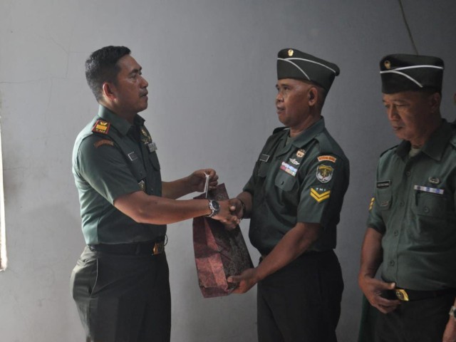 Sambut Purna Tugas Tiga Babinsanya, Danramil 11/Pebayuran Gelar Tasyakuran