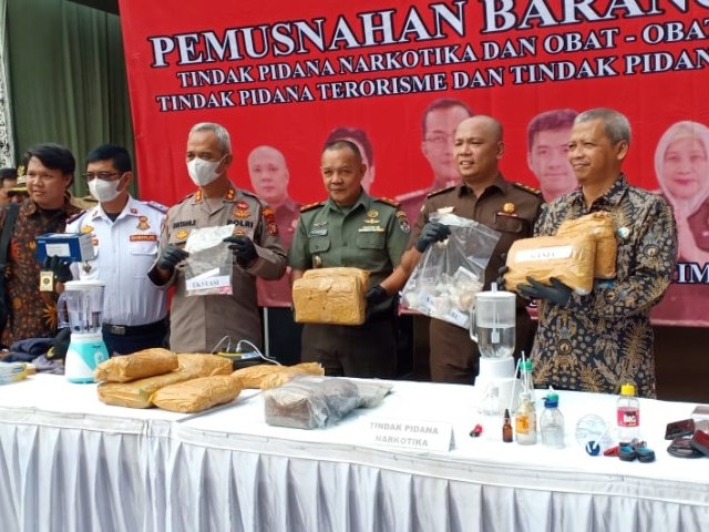 Kodim 0505/JT Hadiri Pemusnahan Barang Bukti di Kajari Jakarta Timur