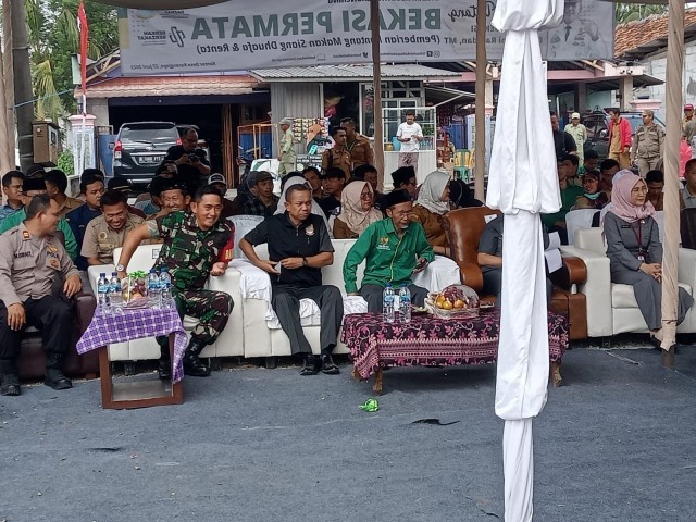 Danramil 11 Pebayuran sambut Progam Permata Nyasar di Desa Karangjaya