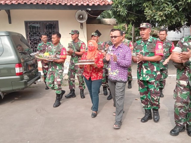 Koramil 10/ Sepatan Serbu Polsek Pakuhaji Rayakan Hut Bayangkara Ke 77 Tahun