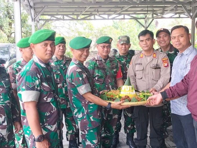 Danramil Warnai HUT Bhayangkara ke 77 di Polsek Babelan