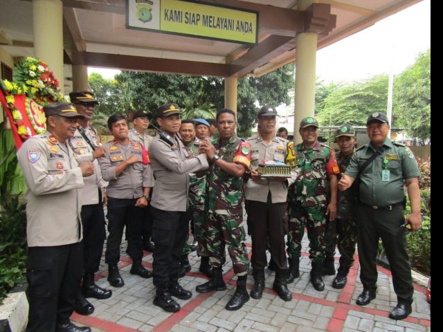 Koramil 07/Kemayoran Berikan Ucapan HUT Bhayangkara Kepada Polsek Kemayoran