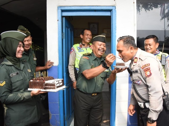 Pendam Jaya dan Topdam Jaya Berikan Surprise HUT ke-77 Polri