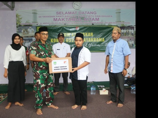 Jumat berkah rutin Korem 052/Wkr ,kunjungi yayasan yatim piatu dan dhuafa Maktabul Aitam