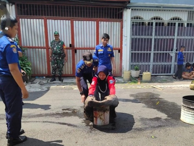 Babinsa Koramil 01/Tamansari Hadiri Giat Pelatihan/Simulasi Pemadam Kebakaran