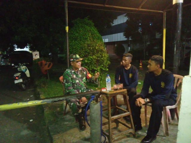 Tetap Perketat Keamanan Lingkungan, Babinsa Koramil 05/KJ Lakukan Siskamling Wilayah