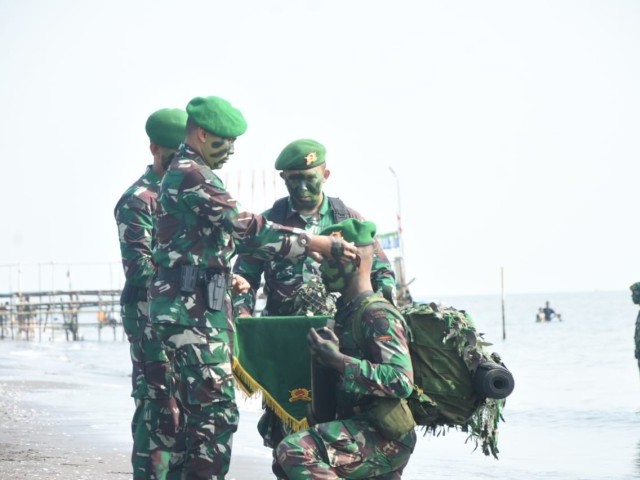 Tradisi Pembaretan dan Penyematan Brivet 