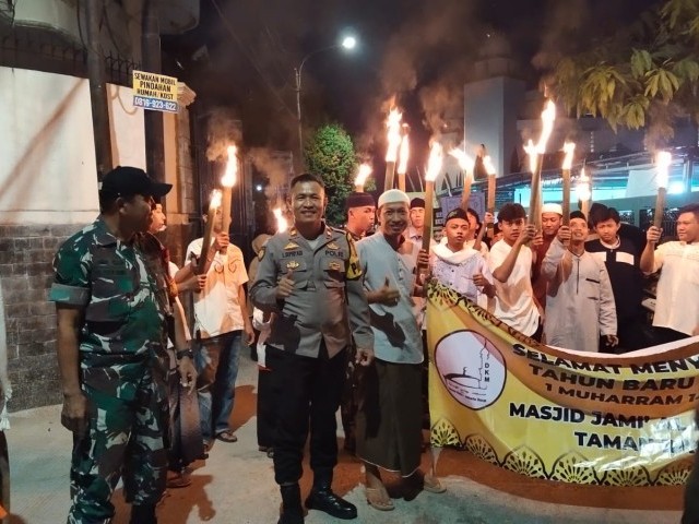 Agar Kegiatan Berjalan Dengan Lancar, Babinsa Koramil 05/KJ melaksanakan Pengamanan Pawai Obor