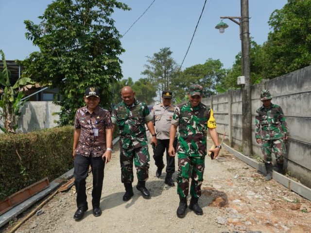 Kasdim 0510/Tigaraksa sambut kunjungan Wasev Di lokasi TMMD 117 Bojong  Kamal