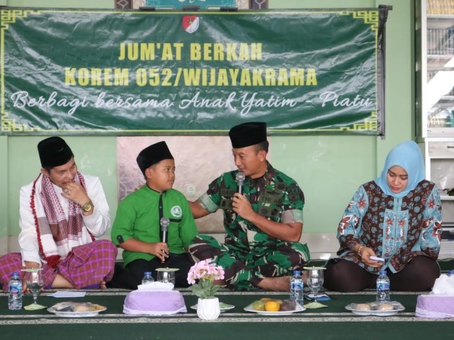 Jumat Berkah Rutin, Danrem 052/Wijayakrama Berikan Bantuan Ke Rumah Yatim Himpul Daarus Sa'adah