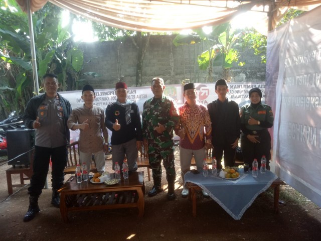 Bersama Aparat Kewilayahan Babinsa Jatisari dan Bhabinkamtibmas Amankan Jalannya Pemilihan Ketua RT