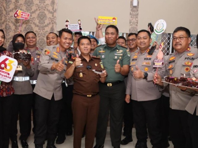Dandim 0510/Tigaraksa Bersama Kapolres Berikan Kejutan Kejari