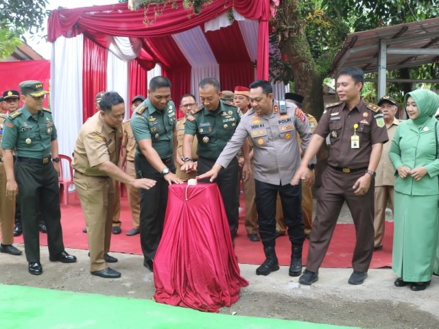 Danrem 052/Wijayakrama menghadiri  Peresmian Penggunaan fasilitas Air bersih Program TNI - AD Manunggal Air dan Pencanangan penurunan percepatan Stunting