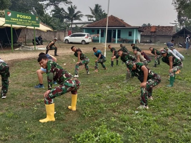 Tidak Ada Kompromi, Lepas Apel Dan Olahraga, Satgas TMMD Kodim 0510/Tigaraksa Genjot Progres Pengecoran Jalan