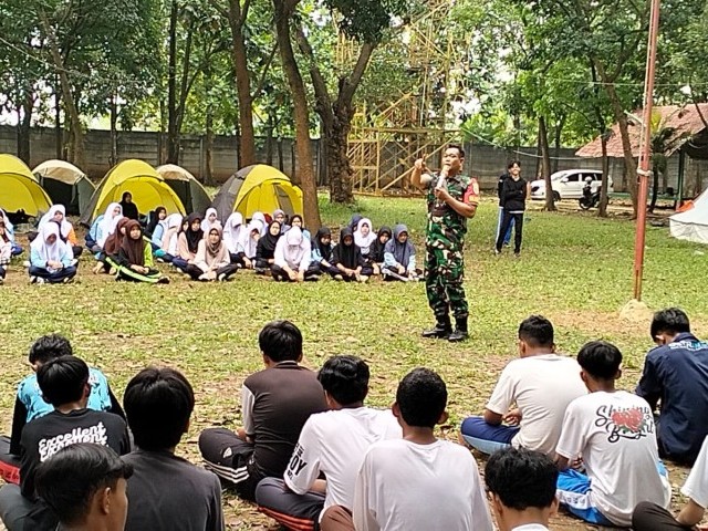 Babinsa Pimpin Kegiatan MPLS di Camping Ground