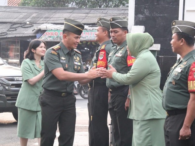Didampingi Ketua Persit KCK Cabang XXI, Dandim 0507/Bekasi Kunjungi Koramil 02/Pondok Gede