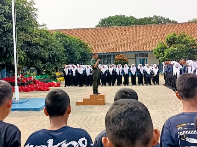 Pembinaan Karakter, Danramil 06/Tigaraksa Berikan Materi PBB Di SMKN 4 Kab Tangerang