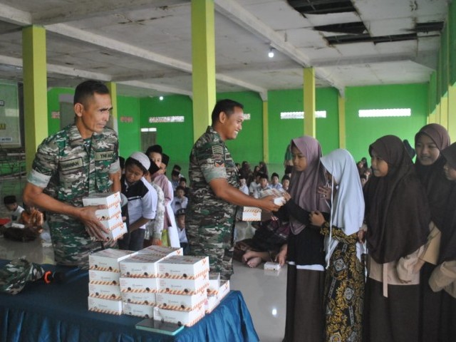 Jumat berkah kodim 0510/Tigaraksa berbagi di pondok pesantren Miftahussalam