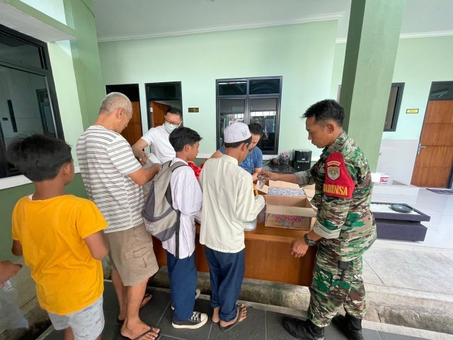 Jumat Berkah Koramil 04/Gambir bersama Mitra