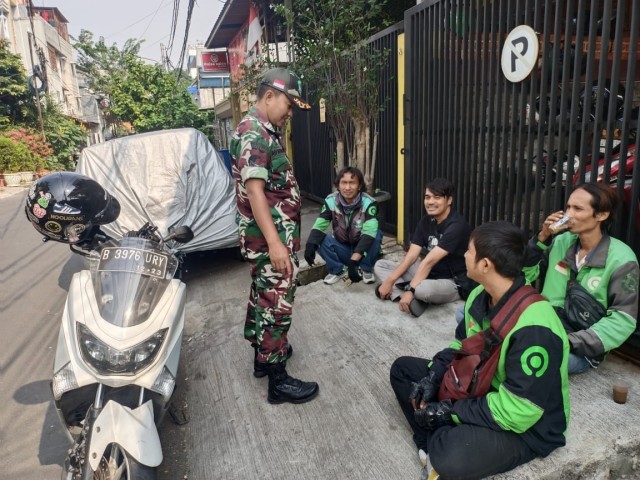 Rasa Kebersamaan, Sertu Rusnanto Komsos dengan Warga Binaan dan Komunitas Ojol