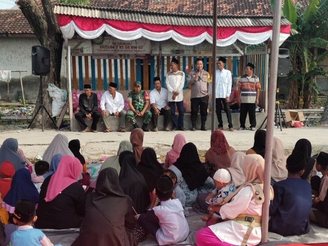 Koramil 01/Teluk Naga Bersama Jajaran Rt/Rw Santuni Anak Yatim Piatu
