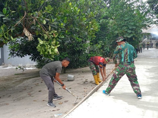 Semangat Satgas TMMD Kodim 0510/Tigaraksa Buka Dan Pasang Bekisting Cor Jalan