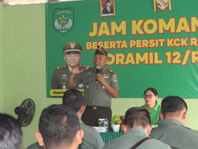Danramil Baru Koramil 12/Rajeg Berikan Jam Komandan