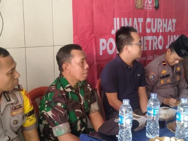 Babinsa Koramil 02/TB Serma Agus W Hadiri Jumat Curhat Yang Digelar Polsek Tambora