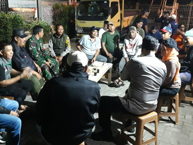 Jaga Keamanan Lingkungan, Babinsa Kelurahan Ancol Koramil 02/Penjaringan Lakukan Silaturahmi Tiga Pilar