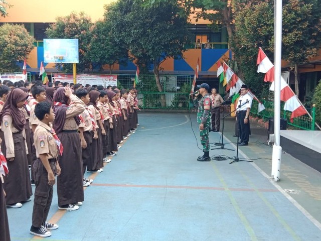 Gelar Karya Projek Penguatan Profil Pelajar Pancasila di SMPN 259, Babinsa Koramil Cipayung Berikan Wasbang