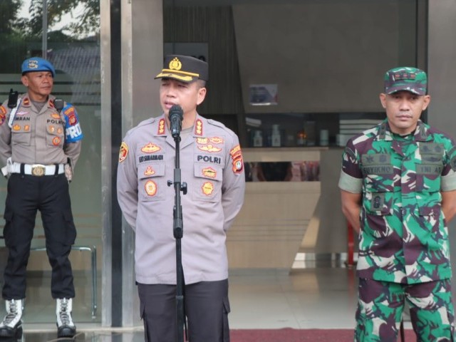 Kapolresta Metro Jakarta Timur Bersama Dandim 0505/JT Melaksanakan Apel Pengamanan Unjuk Rasa