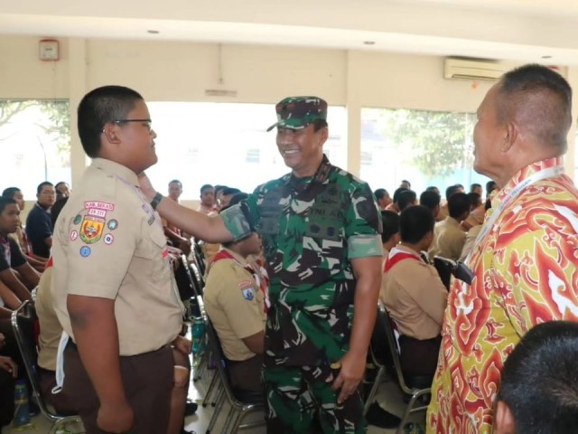 Danrem 051/Wkt : Membangun Generasi Muda Hebat Menyambut Indonesia Jaya Kepada 150 Siswa/Siswi SMA Presiden