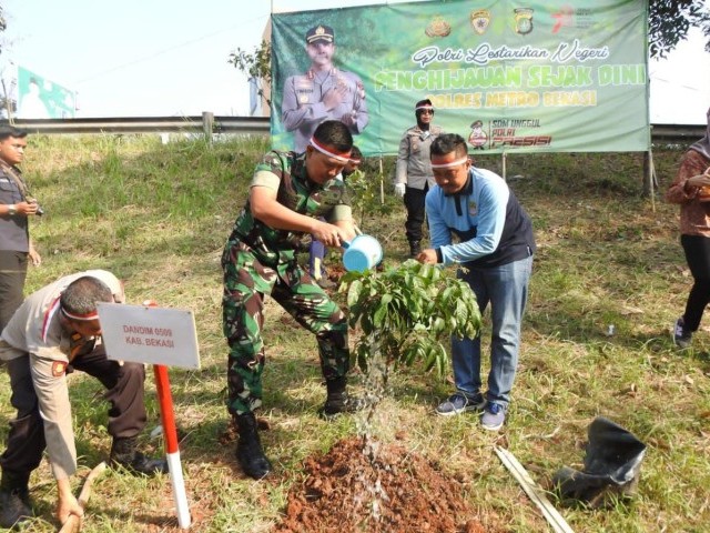 Dandim 05059/Kab. Bekasi Hadiri Penanaman Pohon Ouick Wins Kapolri Menyambut HUT Kemerdekaan RI ke-78 Tahun 2023