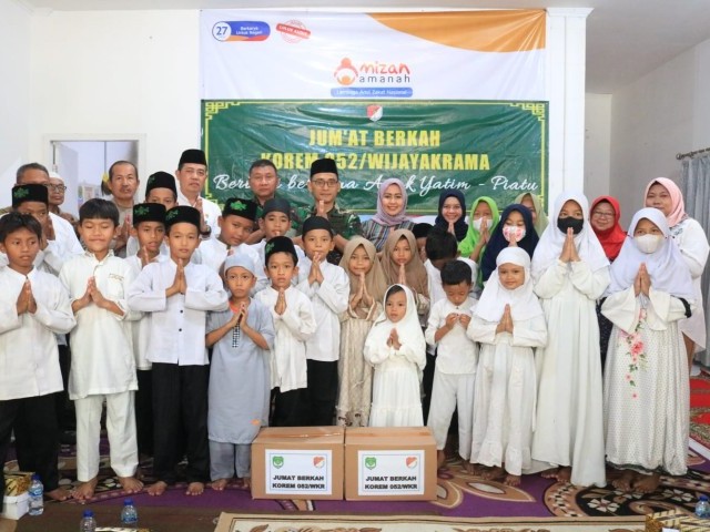 Jumat Berkah Korem 052/Wijayakrama Santuni Yayasan Mizan Amanah