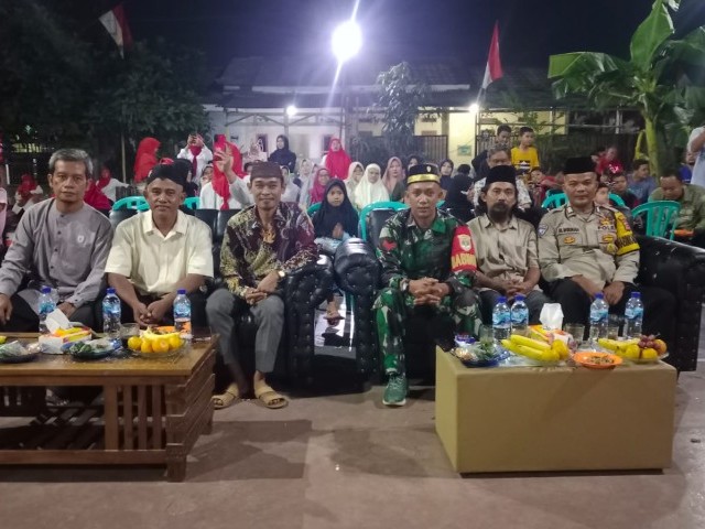 Babinsa Bersama Bhabimkamtibmas Hadiri Malam Puncak HUT Kemerdekaan RI