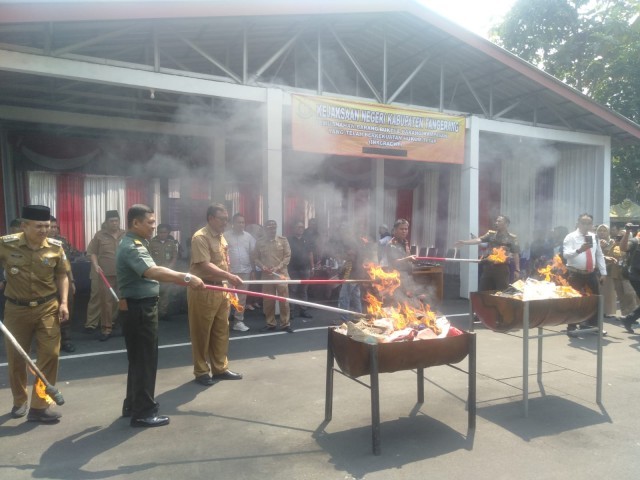 Pasi Pers Kodim 0510/Tigaraksa Hadiri Pemusnahan Barang Rampasan Negara Kejari Kab Tangerang